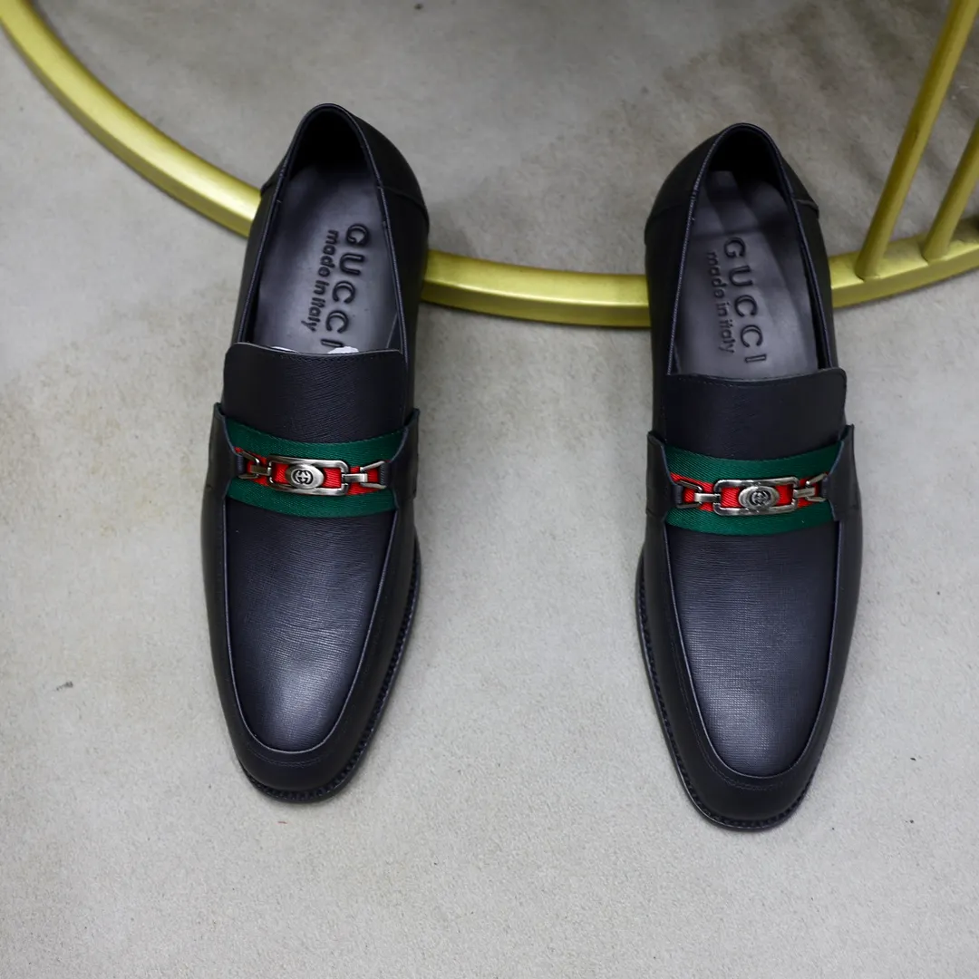 Men's shoes: 250🙅‍♂️🙅‍♂️🙅‍♂️Niuli Brand: GUCCI Size: 38-44 (45 can be customized) Level: Counter classic Material: Original soft cowhide upper Comfortable cowhide lining Original lightweight outsole Style category: Business casual footwear Driving leather shoes Color: Actual picture color